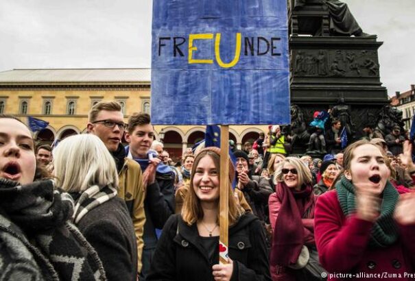 A fiatalok fele már nem hisz a demokráciában