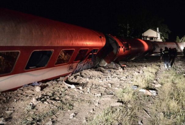 Személyvonat rohant egy családi házba Görögországban
