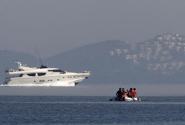 Migránsok ezreit csempészik Európába luxushajókon