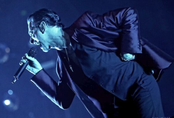 Depeche Mode koncert Budapesten: Fehér kesztyűkkel köszöntötték Gahanéket (Beszámoló)