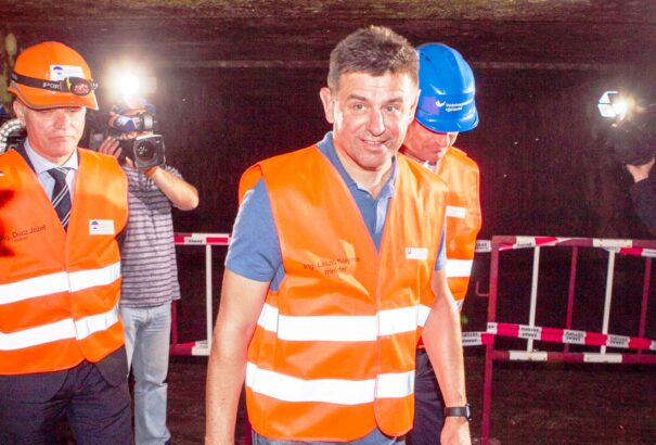 Komp helyett csalagút jelenthet megoldást a bősi csatorna alatt – Helyszíni képriportunk