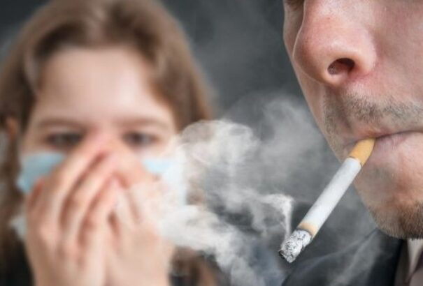 Csehországban mától komoly pénzbírság jár annak, aki étteremben gyújt rá