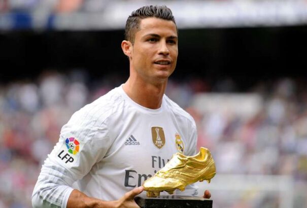Cristiano Ronaldo a világ legjobban kereső labdarúgója