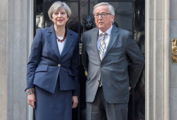 Merkel megharagudott Junckerre, amiért kiszivárogtatta a botrányos vacsora részleteit