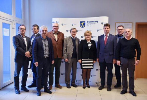 Pozsony megye támogatja a régió vállalkozásait