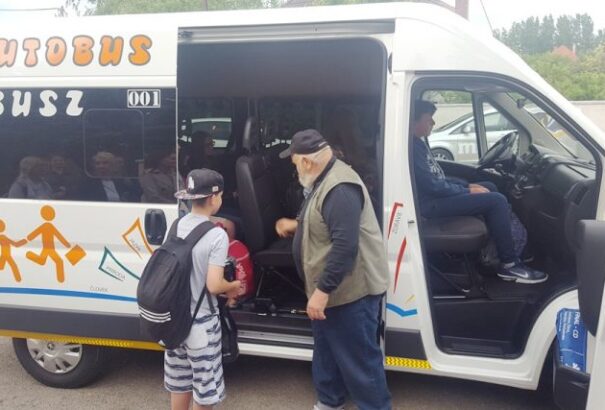 Kiss Beáta: Iskolabuszokról – kicsit másképp