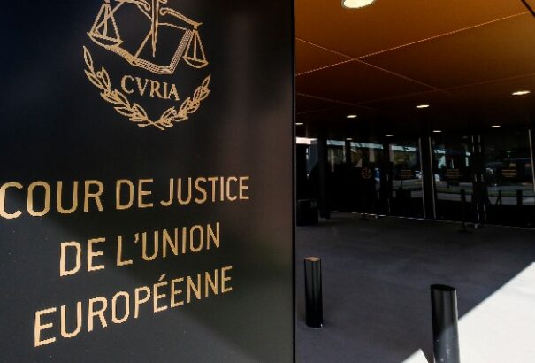 Kvótaper: A menedékkérők kötelező elosztása ellen benyújtott magyar és szlovák keresetről tárgyalt az EU-bíróság