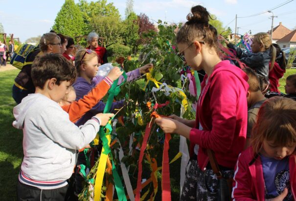 A közös községi kolbászsütögetésnek nincs párja