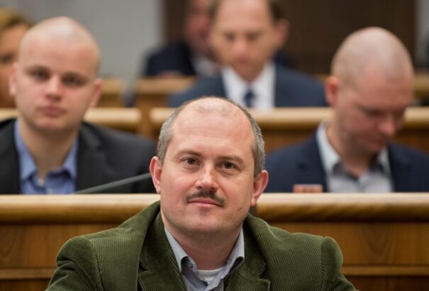 Az első felmérés eredménye Besztercebánya megyéből: Kotleba a legerősebb