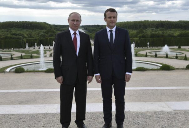 Trump után Putyinnak is nekiment Macron