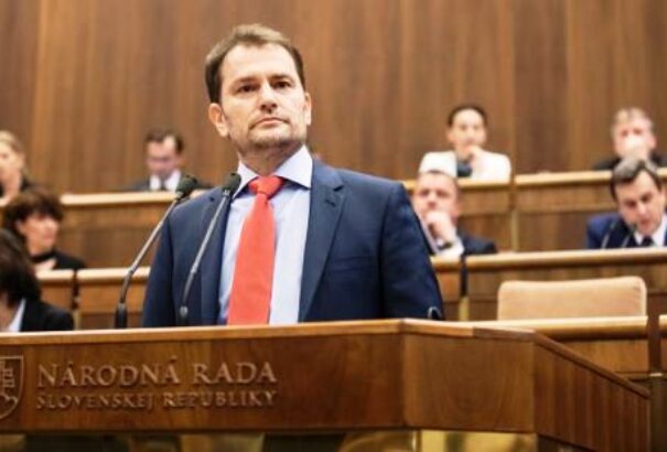 Vezéráldozat vagy élesedő politikai sakkjátszma?