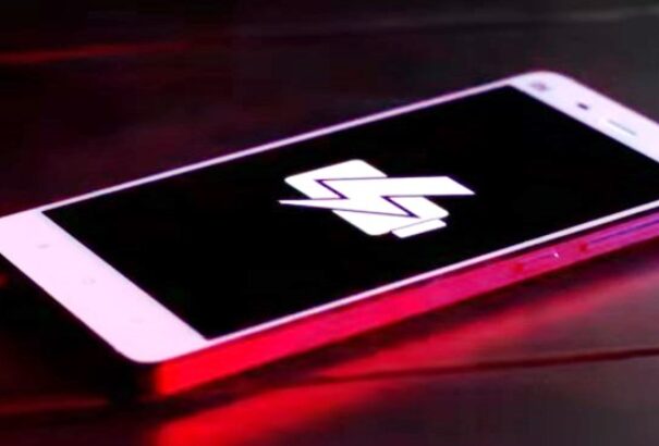 Öt perc alatt feltölti a mobiltelefont – Jön a szuperakkumulátor