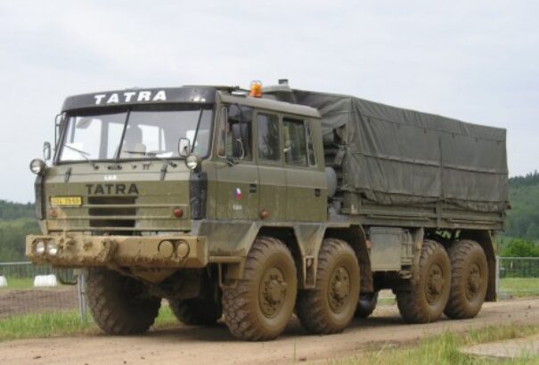 Karambolozott egy katonai teherautó, 16 szlovák katona megsérült