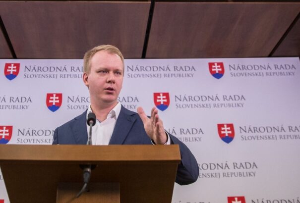 Beblavý szerint Kaliňák törvényt sértett, milliók vesztek el a pozsonyi Ügyfélközpontnál