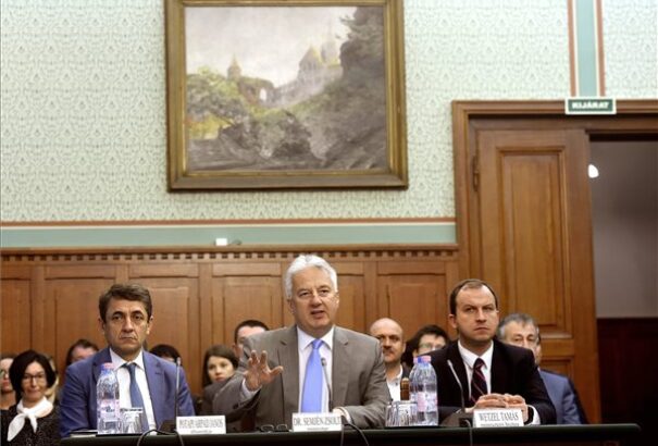 Semjén: a határon túli magyarság támogatási rendszere minden elemében működik