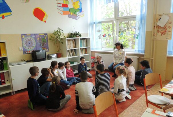 Nagy szemfényvesztés a magyar elsősök heti 8 anyanyelvi órájának a megmentésével kérkedni