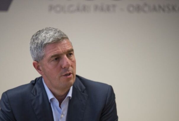 Bugár: Aki azt állítja, hogy elolvassák a képviselők leveleit, hazudik