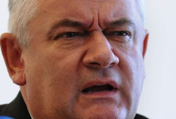 Slota két év felfüggesztettet kapott megvesztegetésért