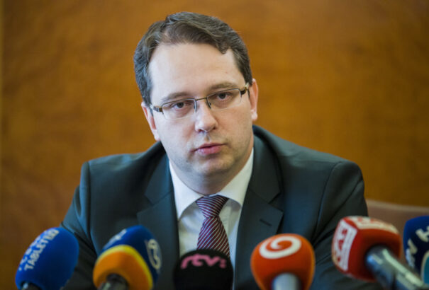 A kiugrott smeres képviselő megtörte a tabut: Oligarchákkal találkoztam még a parlamentben is