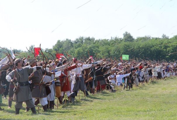 Hagyományőrző íjászok emlékeztek a pozsonyi csatára Ópusztaszeren