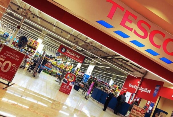 Utcára vonulnak a Tesco dolgozói Magyarországon