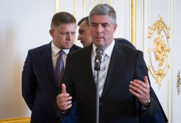 Peter Schutz: A mečiarizmus egyik maradványát kidobjuk az ajtón, a másikat pedig visszahozzuk az ablakon