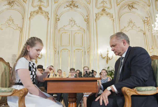 Andrej Kiska: Sakkozás a 10 éves bajnokkal