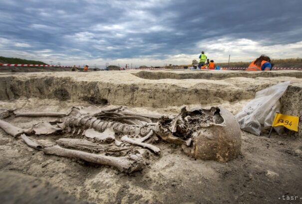 Így néz ki az évszázad régészeti lelete Pozsonypüspökinél (Videó és képek)