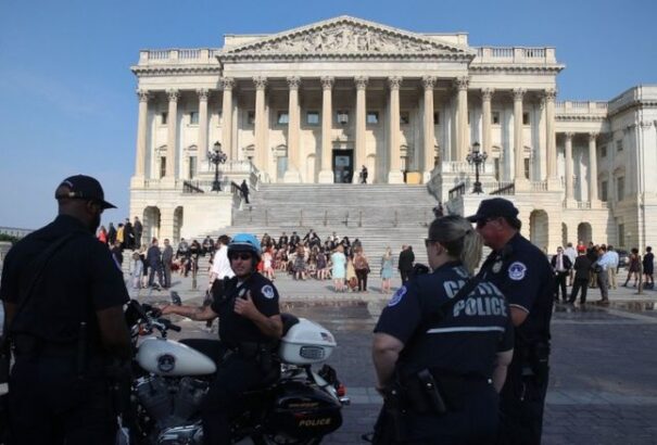 Rálőttek egy amerikai képviselőre