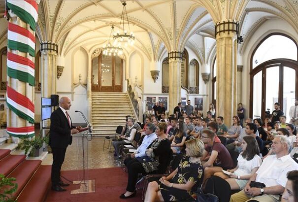 Nemzeti összetartozás napja – Menyhárt József: Létezik határokon átívelően egységes magyar nemzet