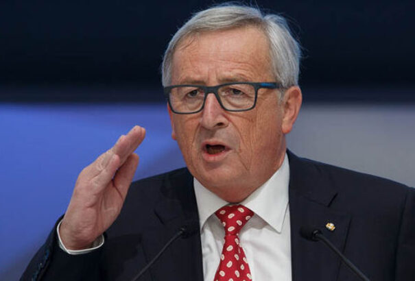 Juncker: az Európai Uniónak a saját kezébe kell vennie a védelmét!