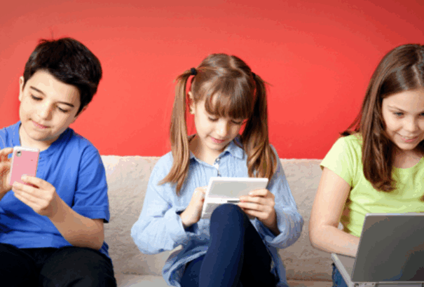 Napjaink tizenévesei úgy élnek, mint a hatvanévesek