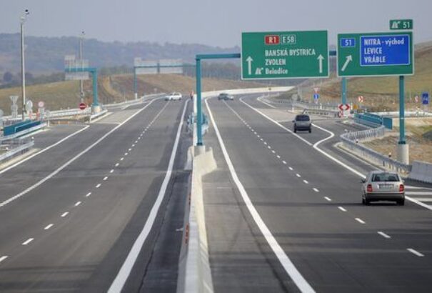 Az emberek elégedetlenek az ország közlekedési helyzetével