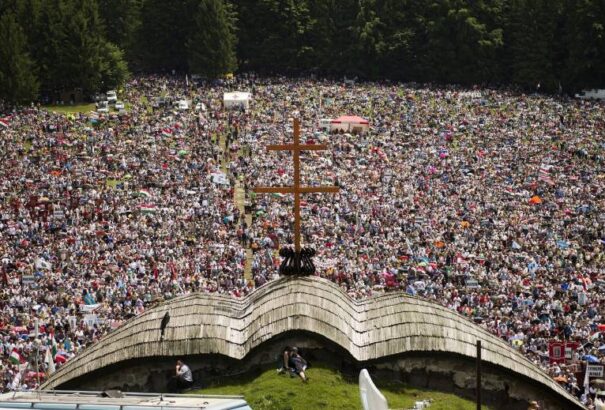 Pünkösd a közmédiában