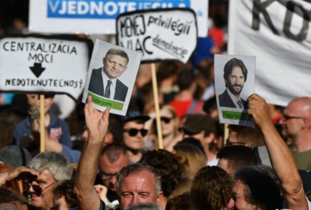 Ezreket mozgatott meg a korrupciós tüntetéssorozat Eperjesen és Zsolnán is (Képek)