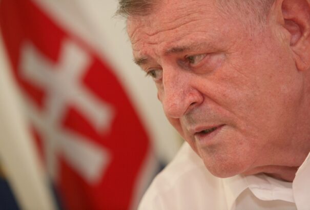 Szorul a hurok Mečiar nyaka körül