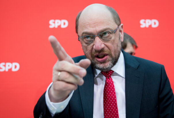 Orbánozva és trumpozva szidta Merkeléket Martin Schulz