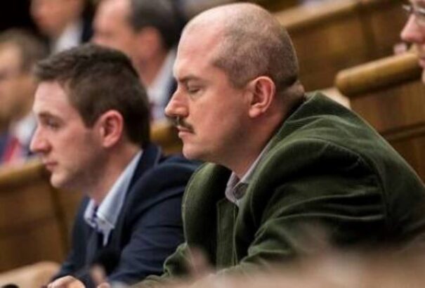 Kotlebáék is magyarázkodhatnak: 15-ből 9 tendert ugyanaz a cég nyert meg Besztercebánya megyében