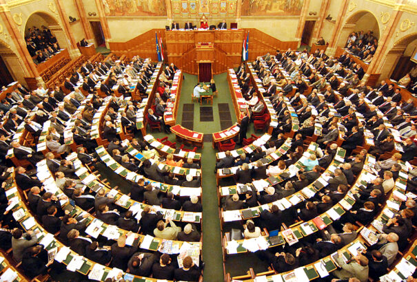 A magyar Országgyűlés elfogadta a civiltörvény módosítását