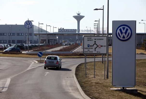 A gazdasági miniszter szerint irracionális a Volkswagen dolgozóinak követelése