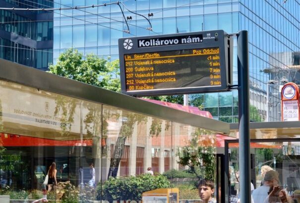 Elektronikus táblák könnyítik meg az utasok életét a pozsonyi tömegközlekedésben