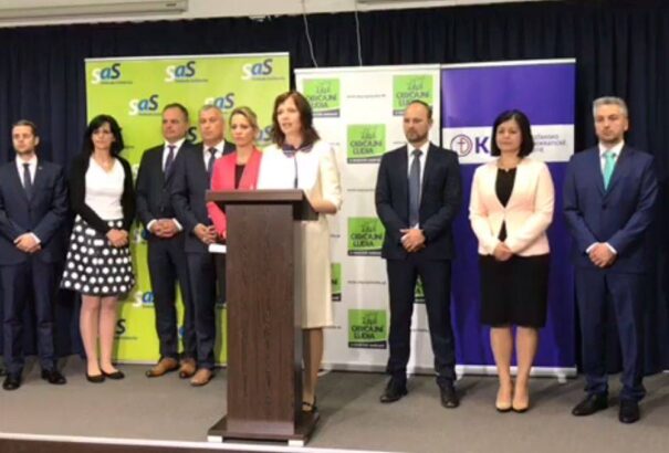 Bemutatta megyefőnök-jelöltjeit a hárompárti ellenzéki összefogás