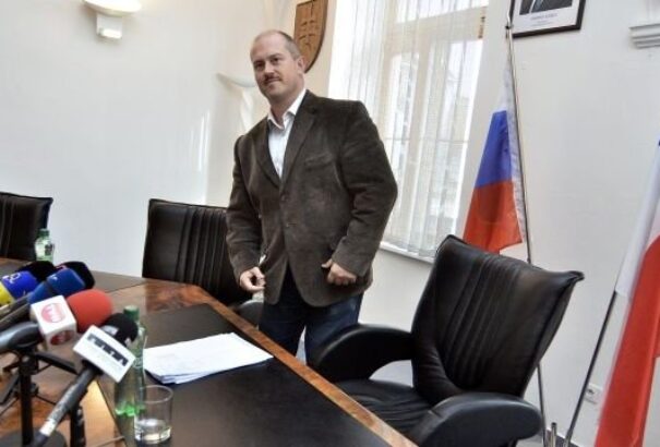 Kotleba a nyár végéig bejelenti, hogy indul-e a megyei választásokon