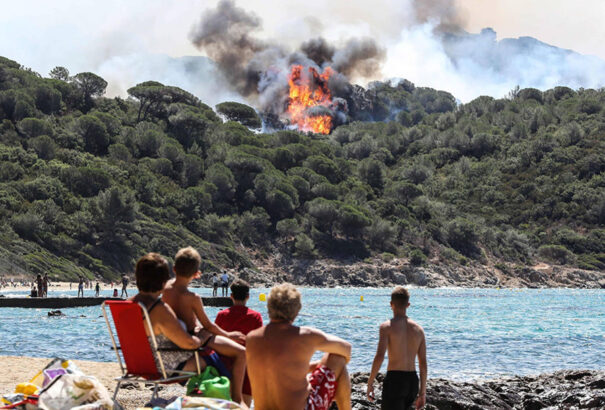 VIDEÓ: Egyik napról a másikra ezreket evakuáltak Dél-Franciaországban