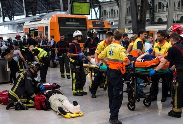 VIDEÓ: Vonatbaleset Barcelona második legforgalmasabb vasútállomásán