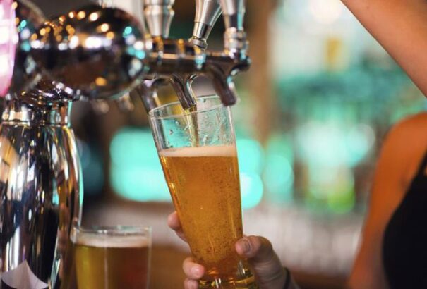 Az olcsó sör korszaka véget ér, taktikát váltanak a sörgyárak