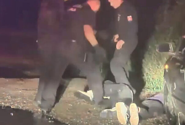 Nem mennek börtönbe a 22 éves, meglőtt nőt félholtra rugdaló rendőrök