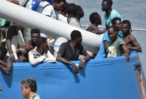 Peter Morvay: A menekülteket először ki kell menteni a tengerből. Aztán megkérdezhetjük, miért jöttek