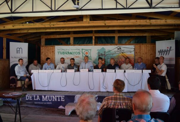 Tusványos – A Kárpát-medencei magyar pártpolitikusok támogatják a magyar kormányt