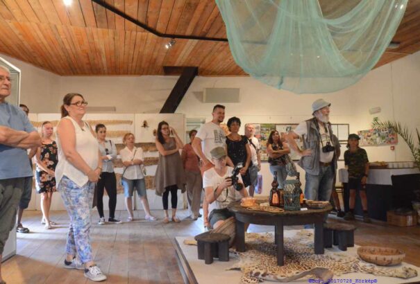 Zambiai emlékek – Képriport a Füleki Vármúzeum kiállításáról